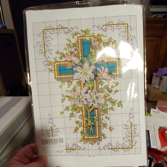 Cross pattern cross stitch with 5 plastic hoops - Picture 1 of 3